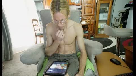 Snapshot of 00jeff31 chatting on 06/21/26, 06:38 jeff online show from 06/21/26, 06:38