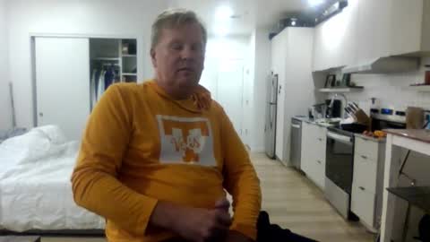 Snapshot of 1029mn chatting on 10/13/25, 05:51 Takin Profits online show from 10/13/25, 05:51