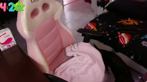 111lucygrim111 online show from 02/15/25, 08:11