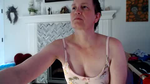 Snapshot of 11willowandjohn11 chatting on 05/27/26, 12:18 Aurora Willows online show from 05/27/26, 12:18