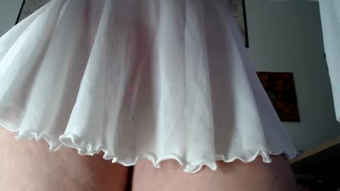 Snapshot of 11willowandjohn11 chatting on 05/27/26, 01:57 Aurora Willows online show from 05/27/26, 01:57
