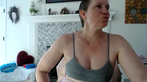 Snapshot of 11willowandjohn11 chatting on 06/04/26, 06:36 Aurora Willows online show from 06/04/26, 06:36