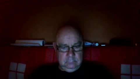 Snapshot of 17revox chatting on 10/28/25, 07:49 17revox online show from 10/28/25, 07:49