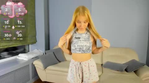 Kira online show from 10/03/25, 05:54