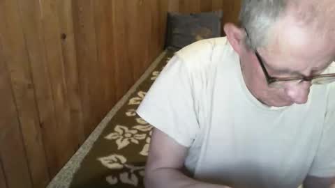 Snapshot of 19georg54 chatting on 04/01/26, 07:00 19georg54 online show from 04/01/26, 07:00