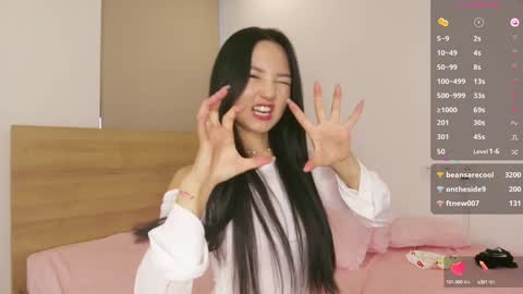 Snapshot of 1_love_8 chatting on 12/31/24, 02:40 Rose Nude only In Prvt online show from 12/31/24, 02:40