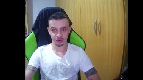 Snapshot of 1good_vibes1 chatting on 12/17/25, 10:27 1good_vibes1 online show from 12/17/25, 10:27