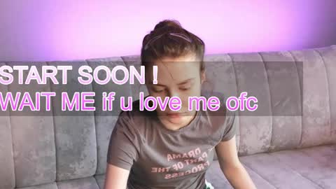 Lily 3 online show from 05/25/26, 01:00