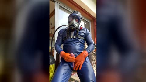 Snapshot of 1latruber chatting on 05/15/26, 10:33 latex and gasmask online show from 05/15/26, 10:33