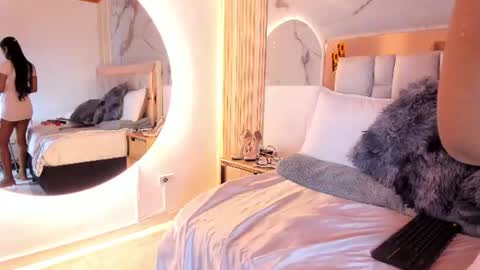 Snapshot of 1naughty_milf chatting on 06/14/26, 02:24 Luisa online show from 06/14/26, 02:24