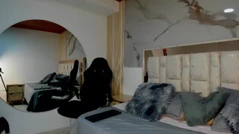 Snapshot of 1naughty_milf chatting on 07/21/26, 11:45 Luisa online show from 07/21/26, 11:45