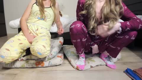 molly online show from 11/06/25, 07:37