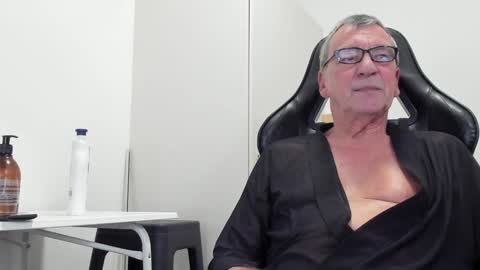 Snapshot of 200gentleman chatting on 12/08/24, 06:06 Henk online show from 12/08/24, 06:06