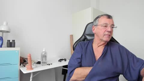 Snapshot of 200gentleman chatting on 01/06/25, 11:40 Henk online show from 01/06/25, 11:40