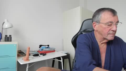 Snapshot of 200gentleman chatting on 01/09/25, 01:13 Henk online show from 01/09/25, 01:13