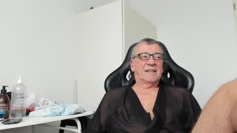 Snapshot of 200gentleman chatting on 01/17/25, 01:46 Henk online show from 01/17/25, 01:46