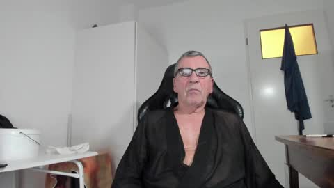 Snapshot of 200gentleman chatting on 01/19/25, 07:58 Henk online show from 01/19/25, 07:58