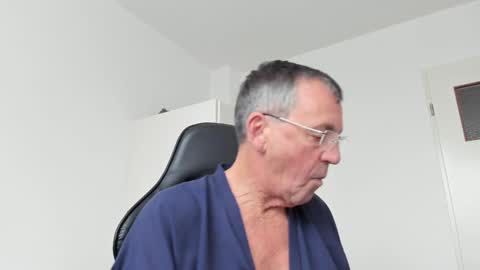 Snapshot of 200gentleman chatting on 01/20/25, 01:42 Henk online show from 01/20/25, 01:42