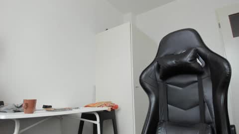 Snapshot of 200gentleman chatting on 01/28/25, 03:14 Henk online show from 01/28/25, 03:14