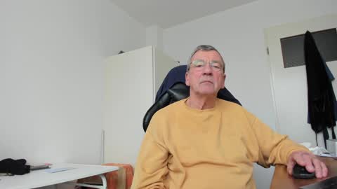 Snapshot of 200gentleman chatting on 01/30/25, 11:11 Henk online show from 01/30/25, 11:11