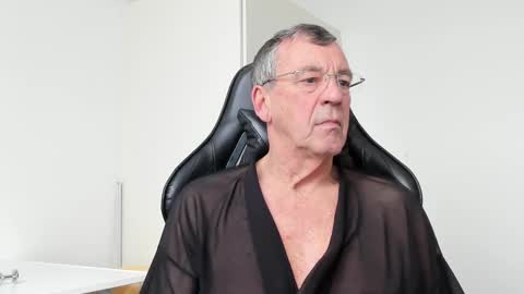 Snapshot of 200gentleman chatting on 02/22/25, 12:40 Henk online show from 02/22/25, 12:40