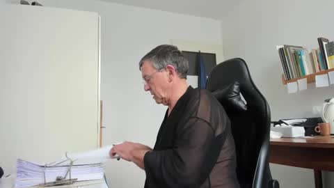 Snapshot of 200gentleman chatting on 02/27/25, 03:15 Henk online show from 02/27/25, 03:15