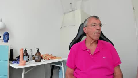 Snapshot of 200gentleman chatting on 09/11/25, 01:44 Henk online show from 09/11/25, 01:44