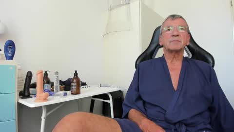 Snapshot of 200gentleman chatting on 09/13/25, 11:32 Henk online show from 09/13/25, 11:32