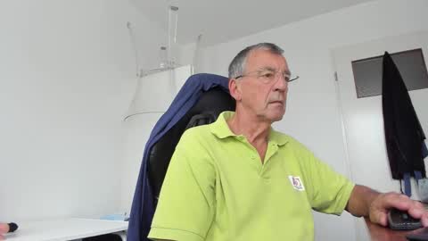 Snapshot of 200gentleman chatting on 09/16/25, 09:32 Henk online show from 09/16/25, 09:32