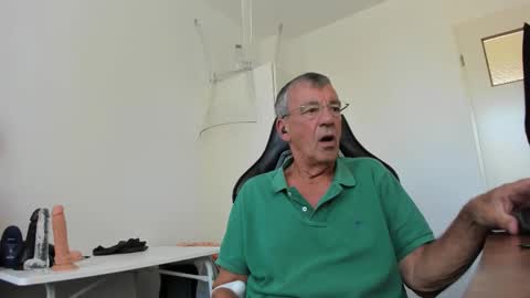 Snapshot of 200gentleman chatting on 09/24/25, 01:47 Henk online show from 09/24/25, 01:47