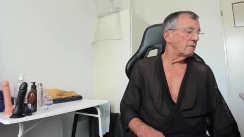 Snapshot of 200gentleman chatting on 09/30/25, 11:15 Henk online show from 09/30/25, 11:15