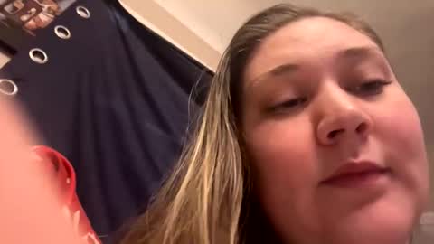 Snapshot of 22thickfatpussy chatting on 11/27/25, 03:47 22thickfatpussy online show from 11/27/25, 03:47