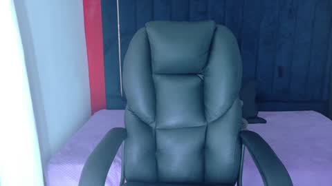 Snapshot of 24isabella chatting on 09/17/25, 02:08 Isabella online show from 09/17/25, 02:08