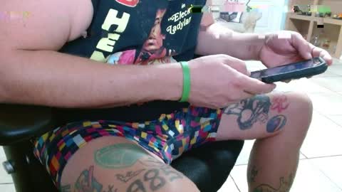 Snapshot of 2dirtyhillbillies chatting on 05/06/26, 11:43 ThrillBilly online show from 05/06/26, 11:43