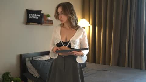 Snapshot of 2girls_1dream chatting on 05/13/26, 02:36 Elley online show from 05/13/26, 02:36