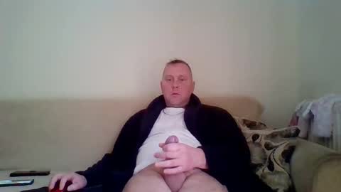 Snapshot of 2ndlipeater chatting on 10/27/25, 09:35 Girts online show from 10/27/25, 09:35
