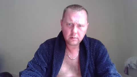 Snapshot of 2ndlipeater chatting on 05/18/26, 02:01 Girts online show from 05/18/26, 02:01