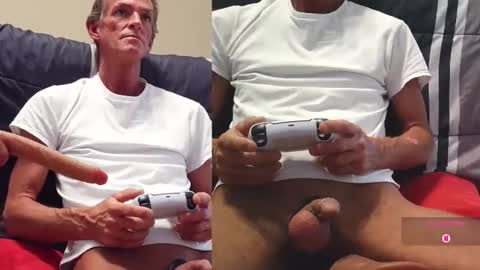 2tiredoftoys online show from 05/30/26, 09:45
