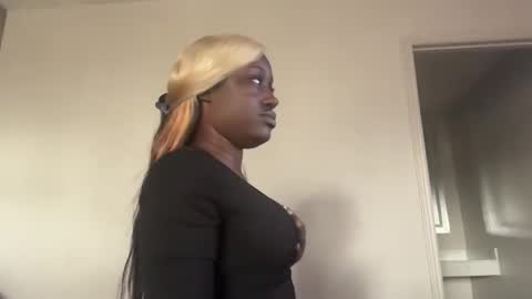 GamerBaddieLux online show from 11/05/25, 08:42