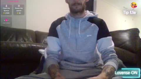 420feetloverr420 online show from 10/21/25, 11:16