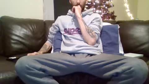 420feetloverr420 online show from 11/19/25, 12:21