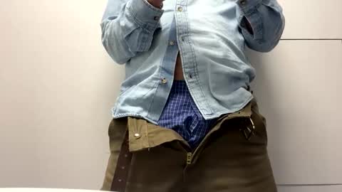 Snapshot of 555tony555 chatting on 03/10/26, 01:43 555tony555 online show from 03/10/26, 01:43