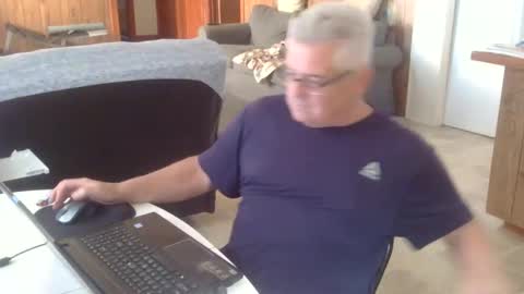 Snapshot of 55mnc chatting on 10/24/25, 08:38 Joe online show from 10/24/25, 08:38