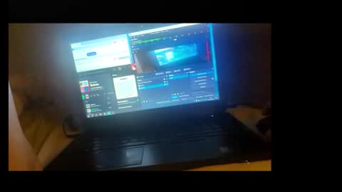 Snapshot of 5minuescum chatting on 11/03/25, 11:15 RecentBison online show from 11/03/25, 11:15