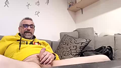 George online show from 11/22/25, 12:31