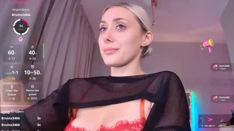 Snapshot of 7loren_wood7 chatting on 09/25/25, 05:38 Loren Wood online show from 09/25/25, 05:38