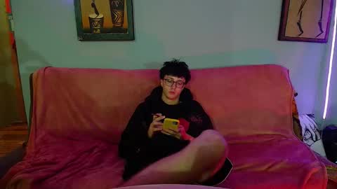 Snapshot of 8_goat chatting on 09/30/25, 04:06 Phillip online show from 09/30/25, 04:06