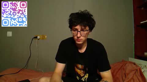 Snapshot of 8_goat chatting on 10/26/25, 04:24 Phillip online show from 10/26/25, 04:24