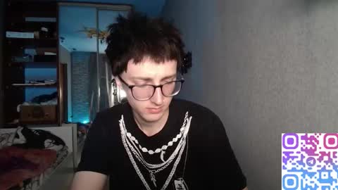 Snapshot of 8_goat chatting on 11/17/25, 04:35 Phillip online show from 11/17/25, 04:35