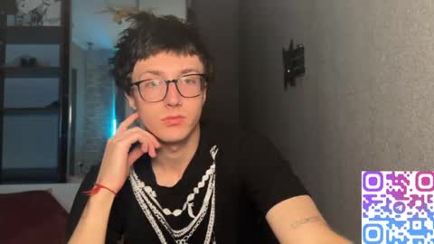 Snapshot of 8_goat chatting on 11/24/25, 04:01 Phillip online show from 11/24/25, 04:01